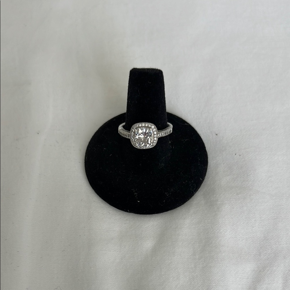 Elegant Silver-Toned Women's Ring